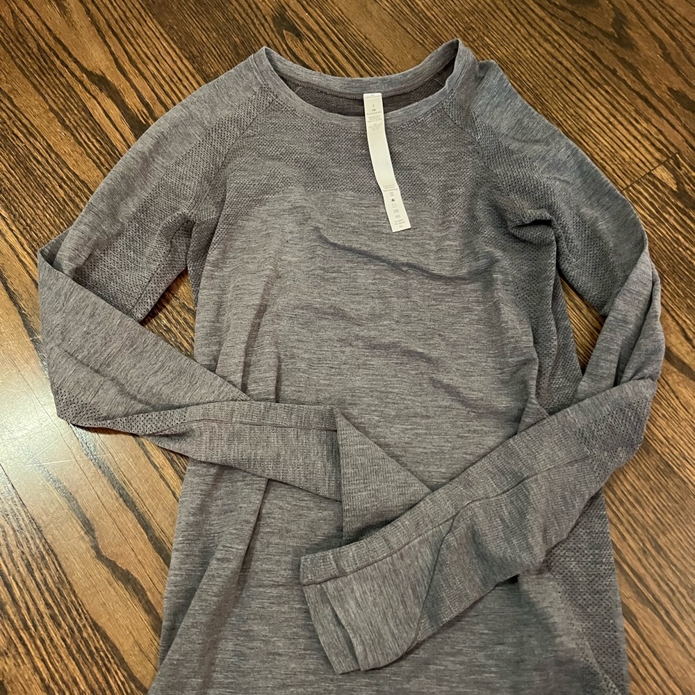 lululemon never worn grey long sleeve top size 2